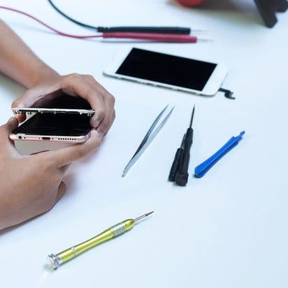 How Fast Phone Repair Near Me London Services Help Users Stay Connected